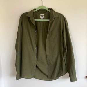 Men’s old navy slim fit button up shirt size M
